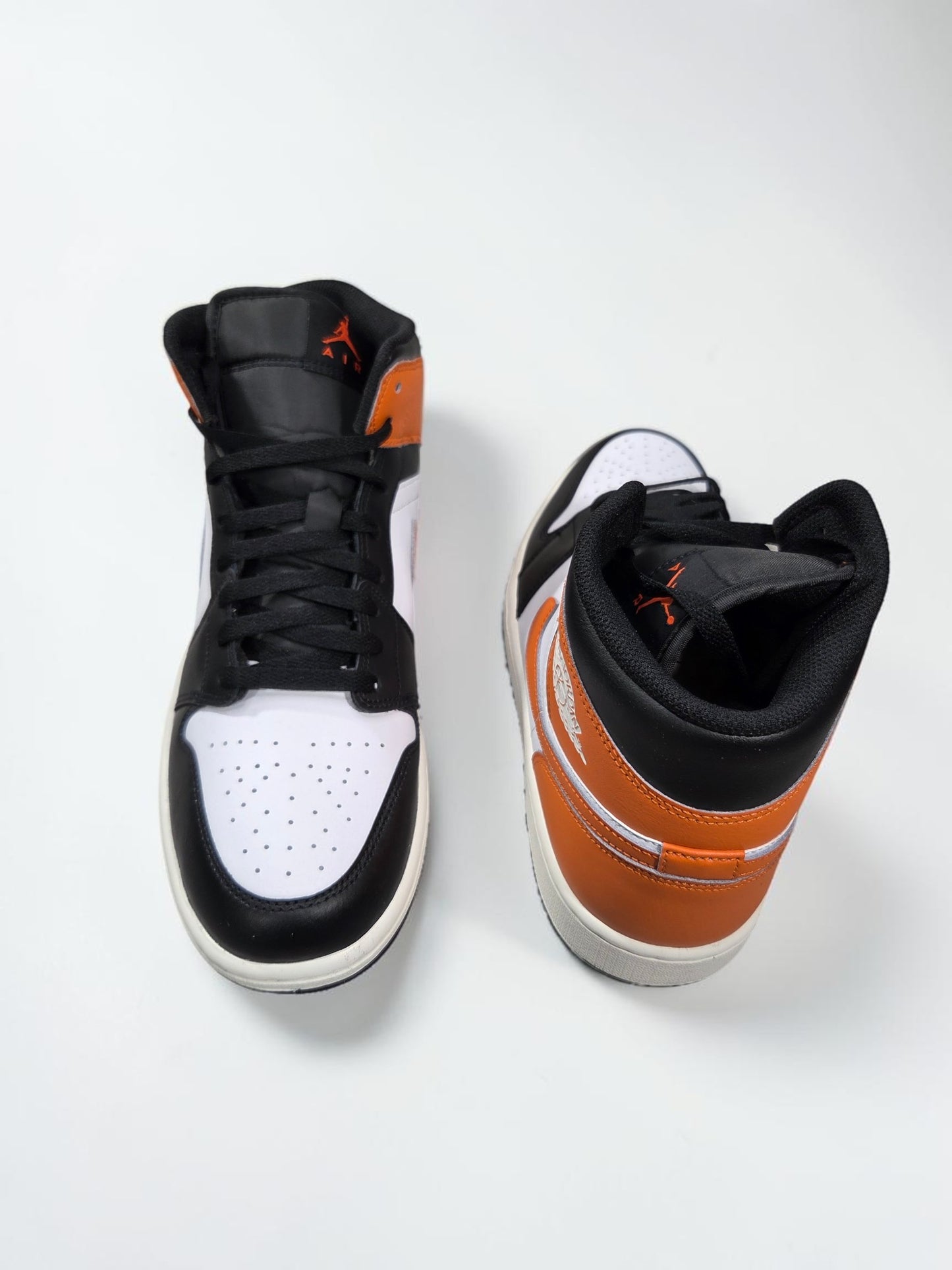 Air Jordan 1 Mid blanc détail logo