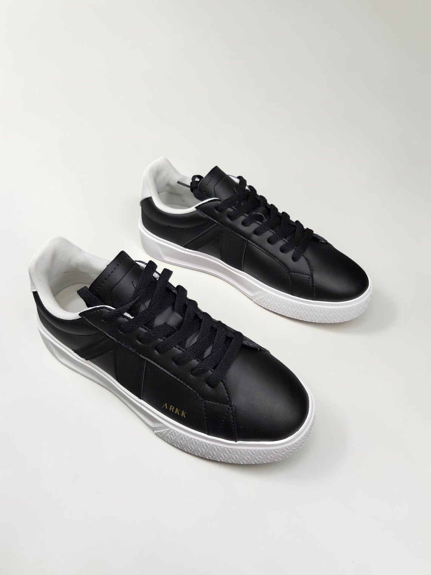 ARKK Copenhagen Essence black noir détail logo