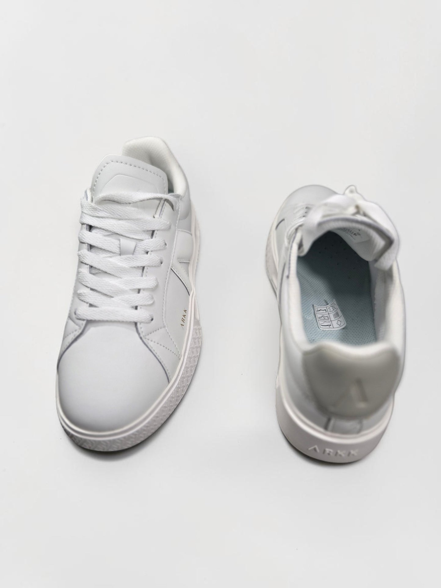 ARKK Copenhagen Essence white blanc détail logo