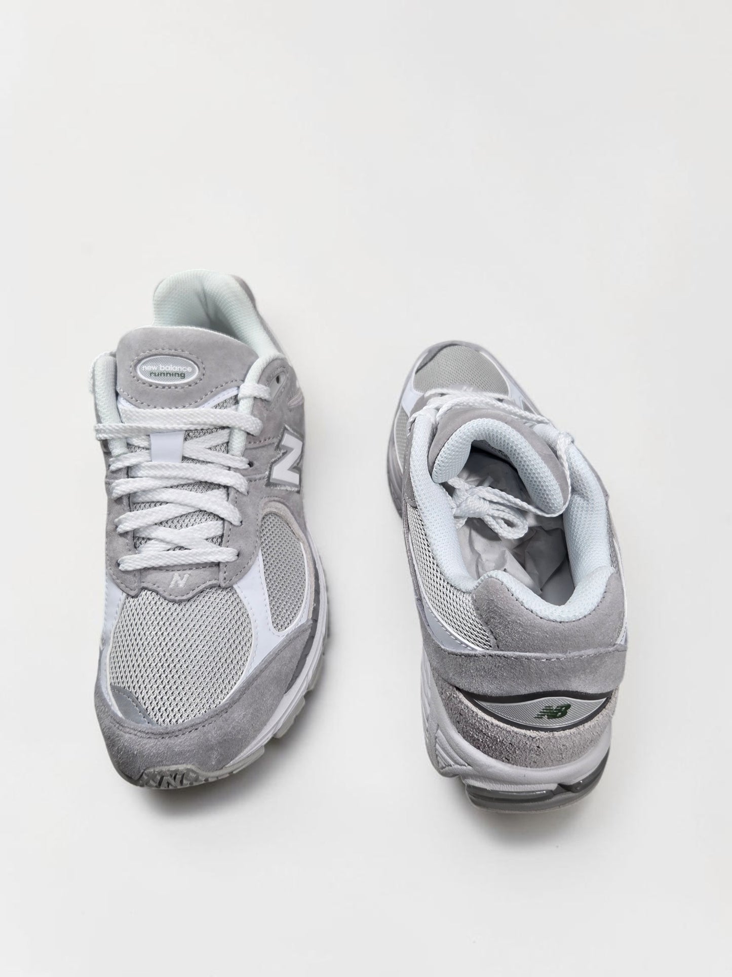 New Balance U2002 grise gris détail logo