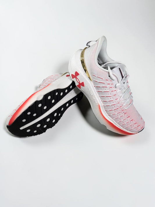 Under Armour Infinite Elite blanc vue de profil