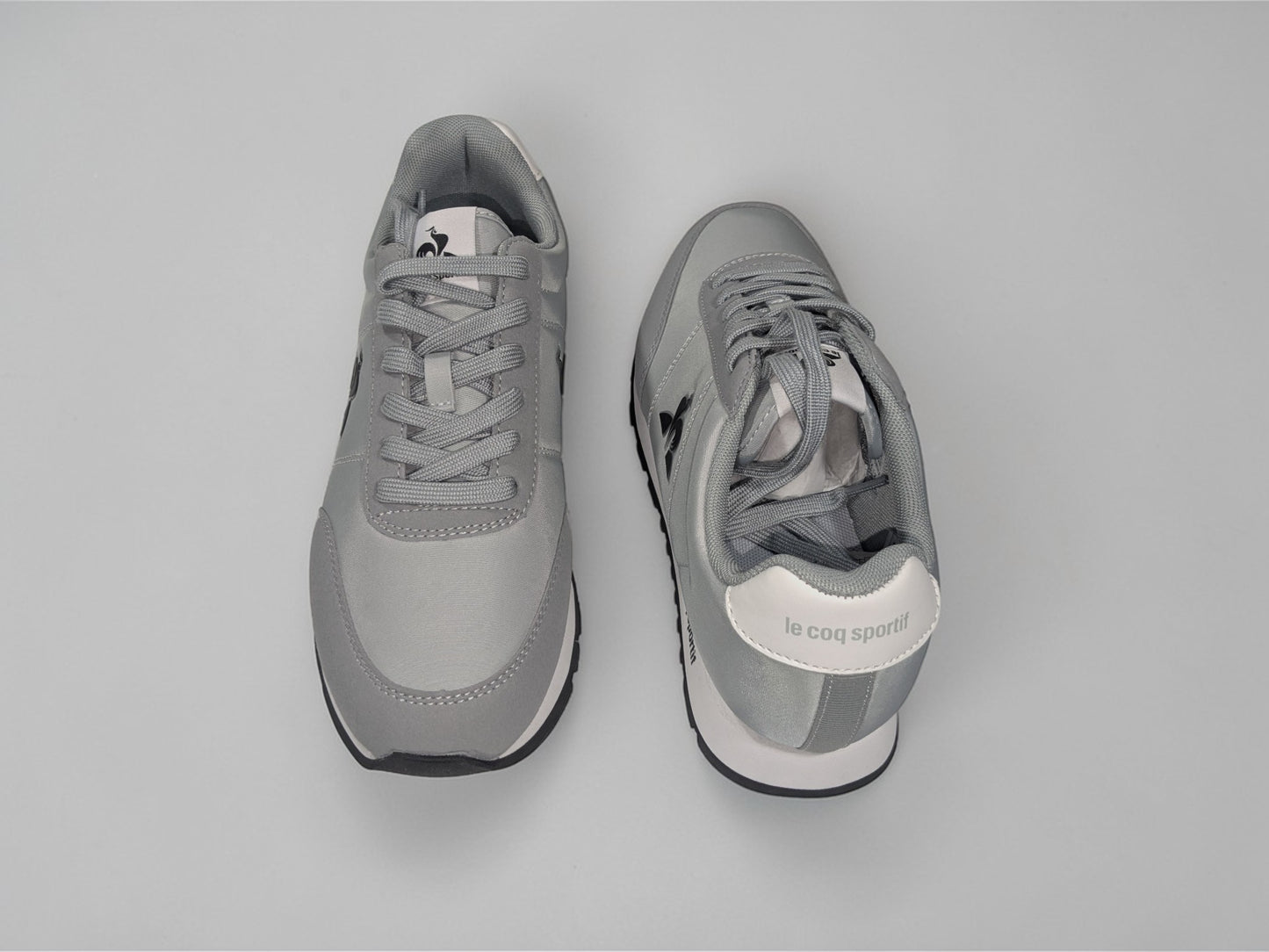 Le Coq Sportif Racerone 2 gris détail logo