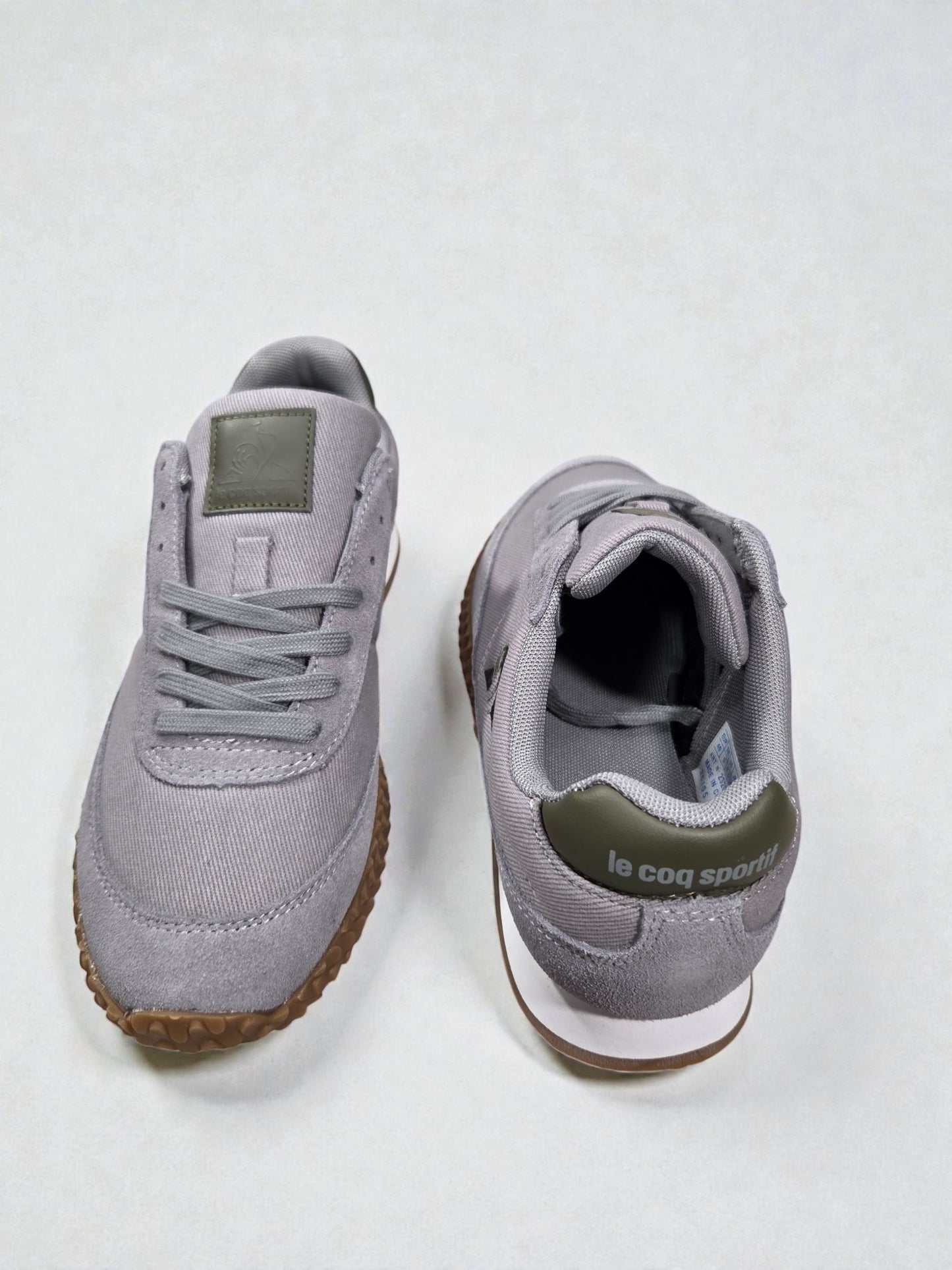 Le Coq Sportif Veloce 2 TWILL grise gris détail logo