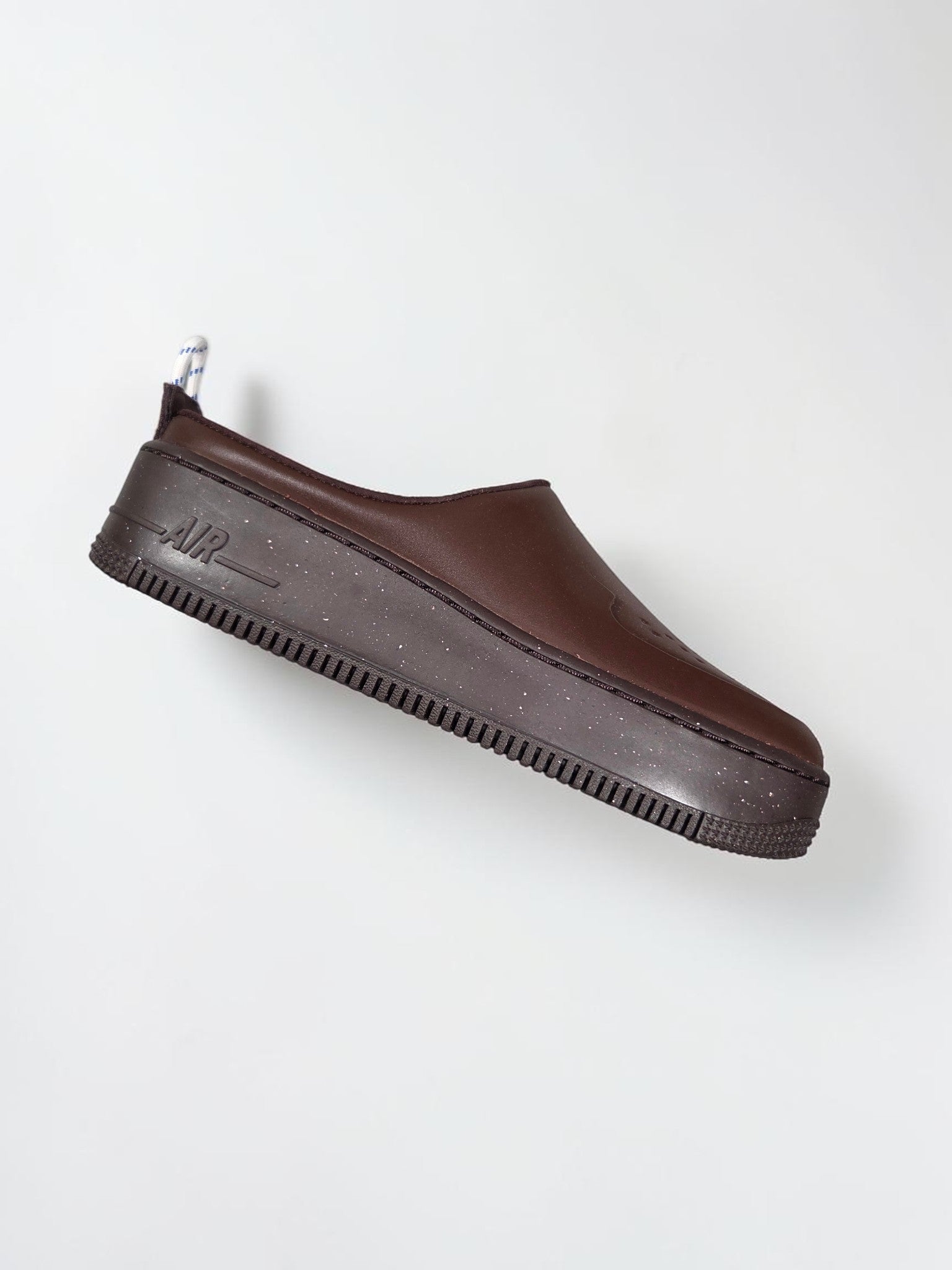 Nike Air Force 1 Lover Wild marron suède vue trois quarts