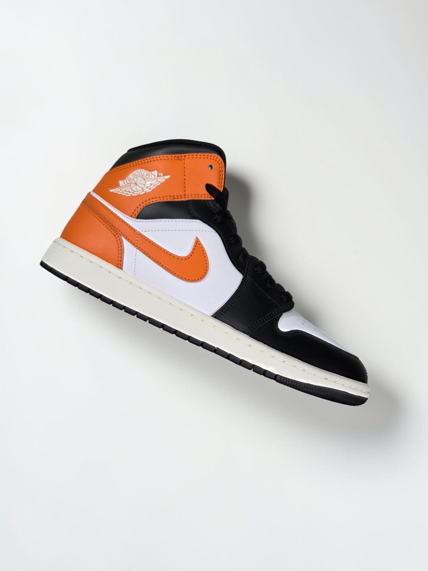 Air Jordan 1 Mid blanc vue trois quarts