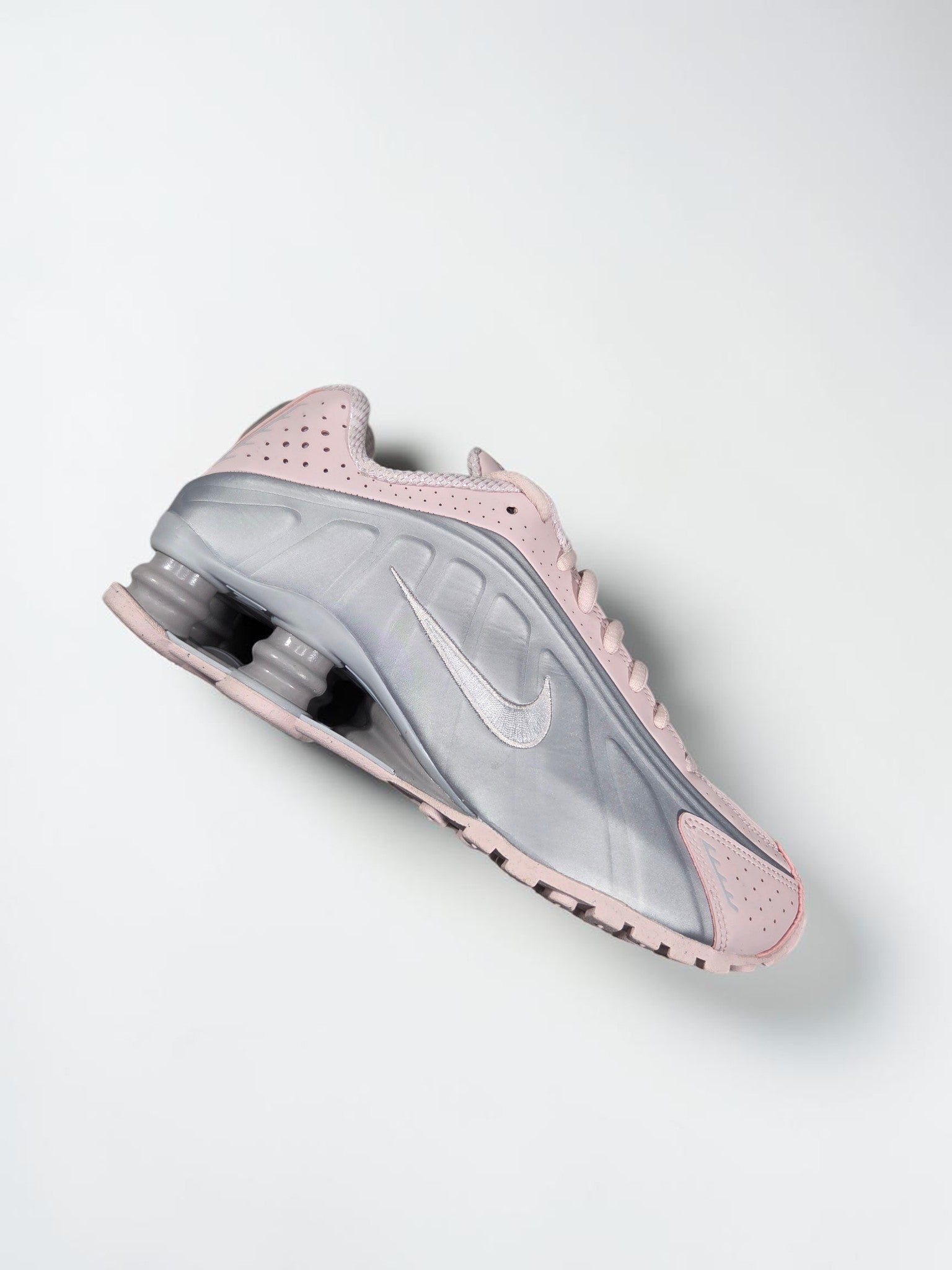 Nike Shox R4 Barely Rose rose vue trois quarts