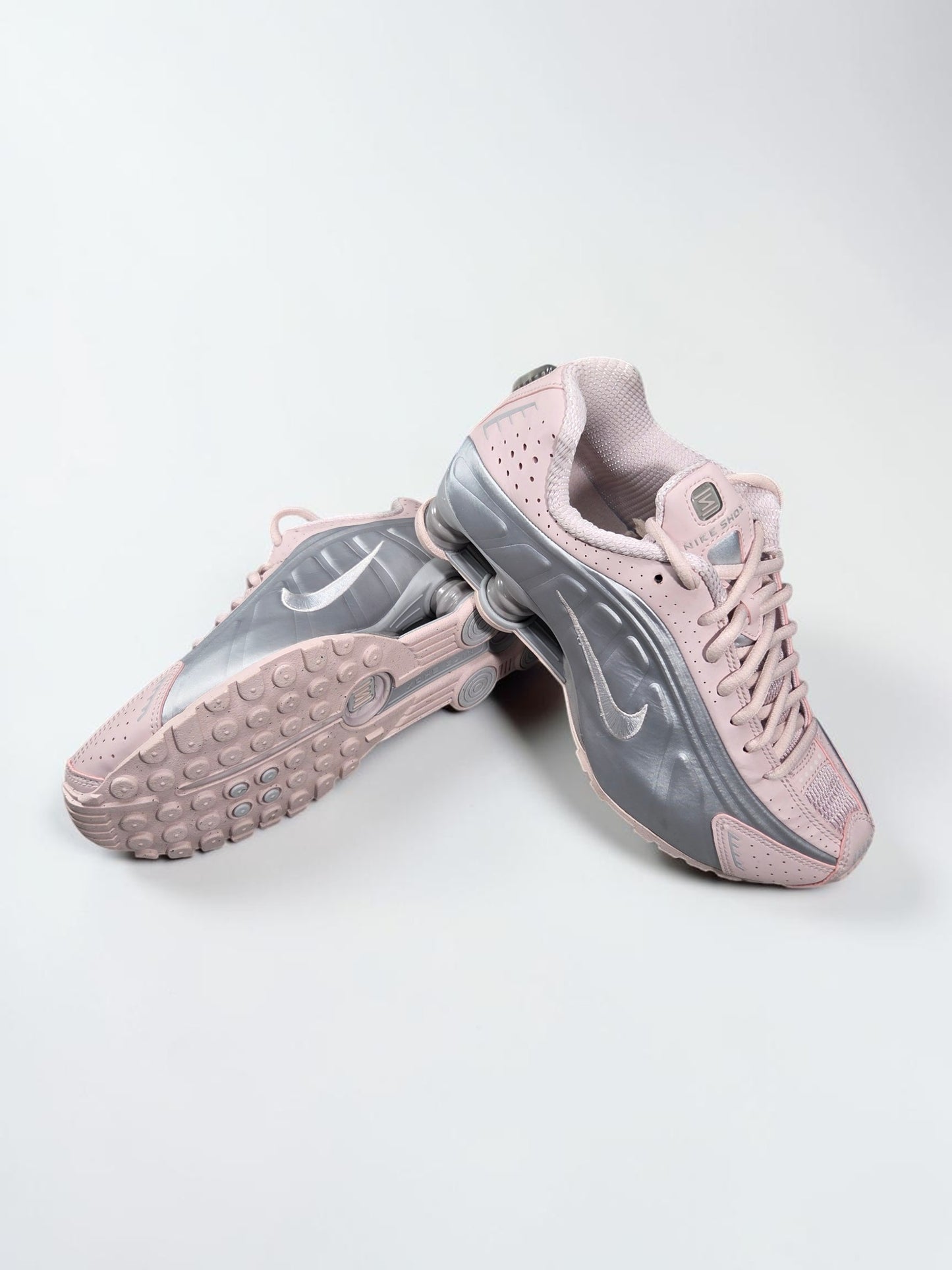 Nike Shox R4 Barely Rose rose vue de profil