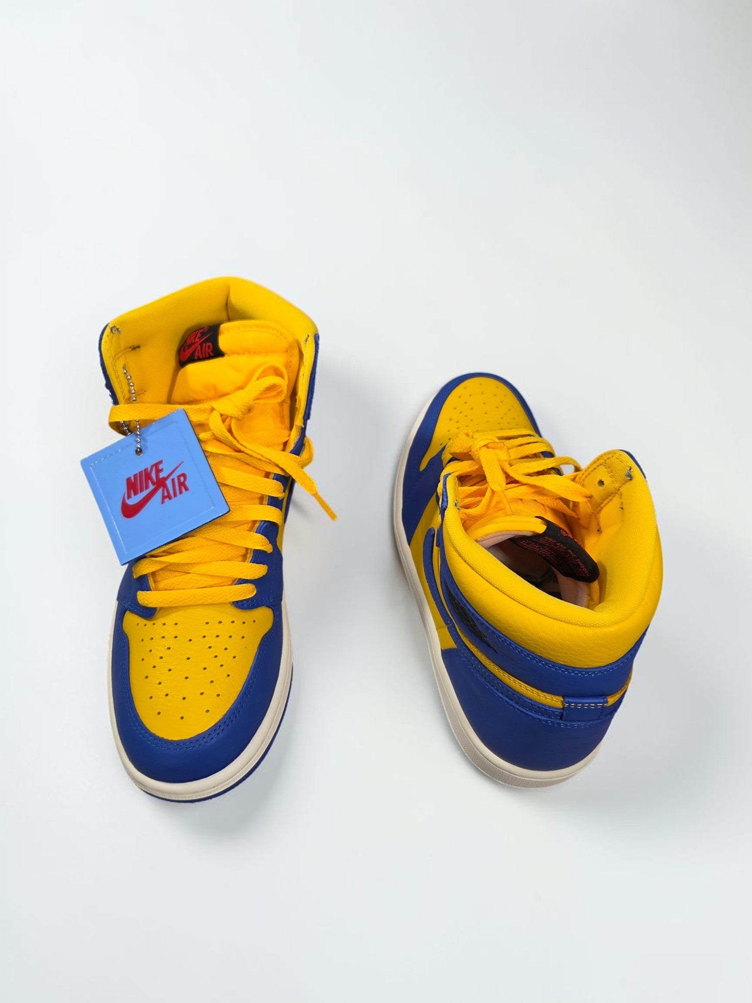 Nike Air Jordan 1 Retro High OG jaune/bleu - vue 3