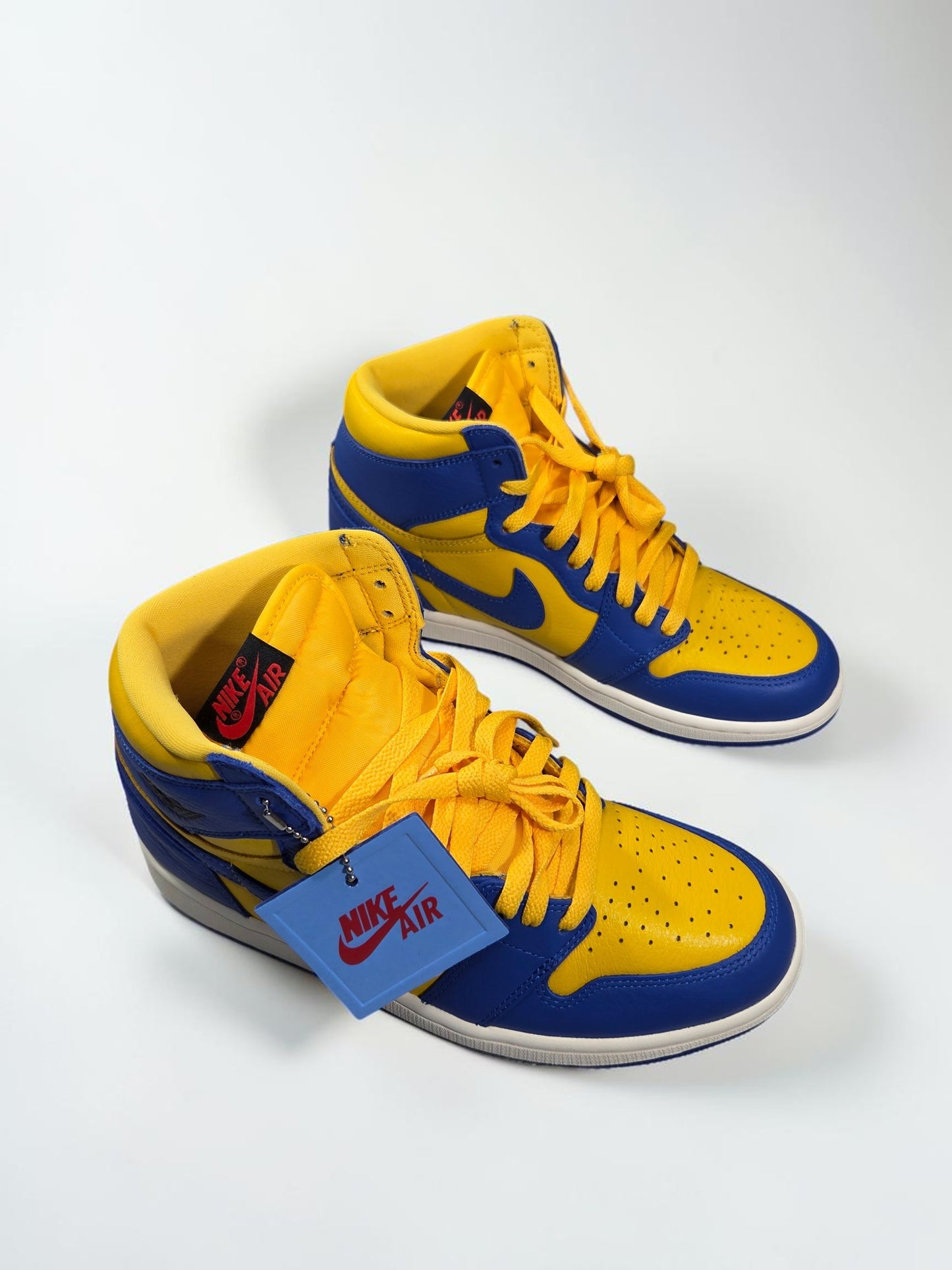 Nike Air Jordan 1 Retro High OG jaune/bleu - vue 4
