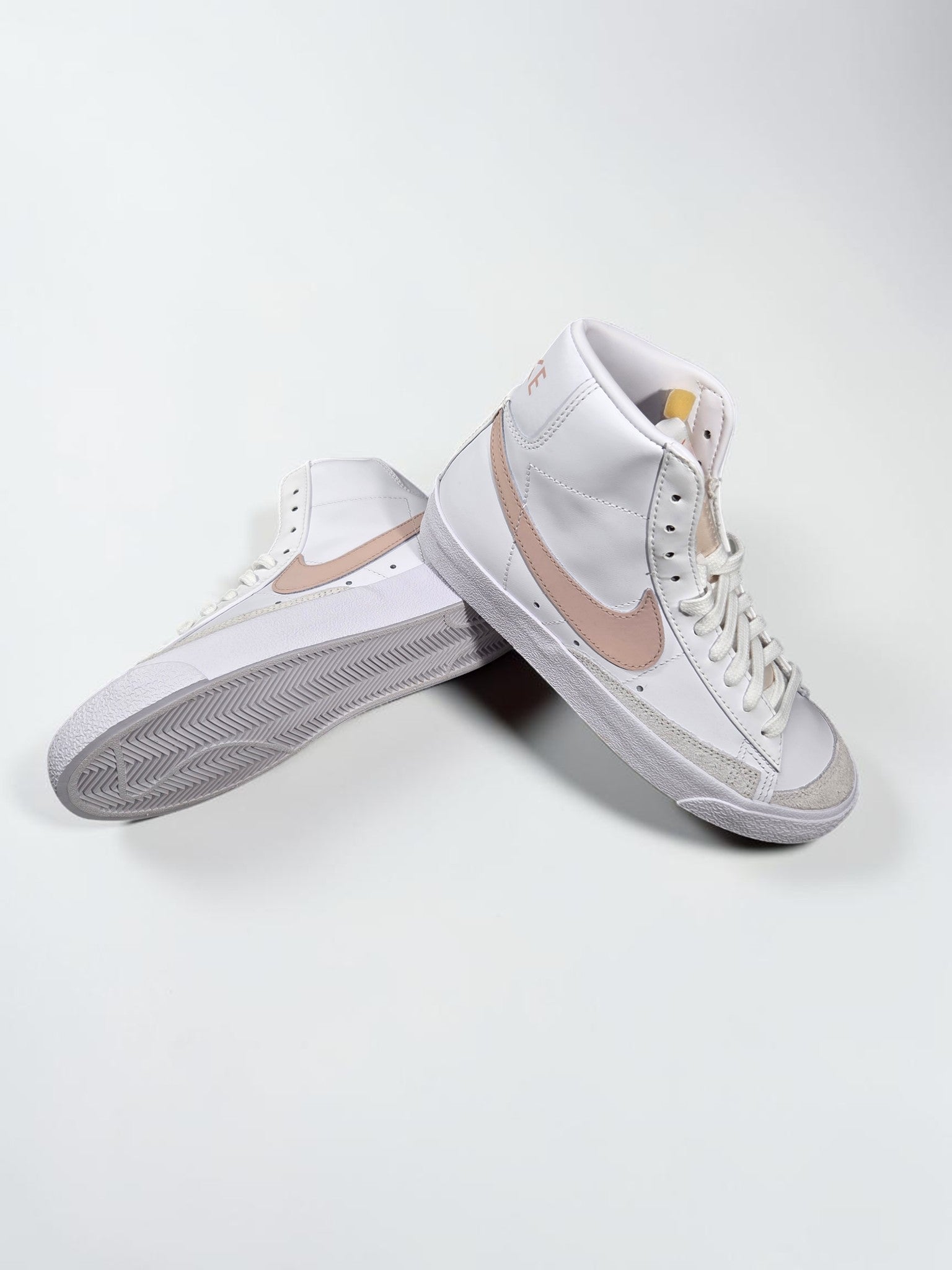 Nike W Blazer Mid '77 blanc/rose/beige - vue 2