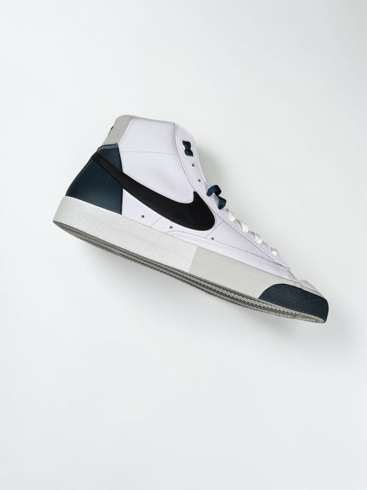 Nike Blazer Mid '77 Premium blanc vue trois quarts
