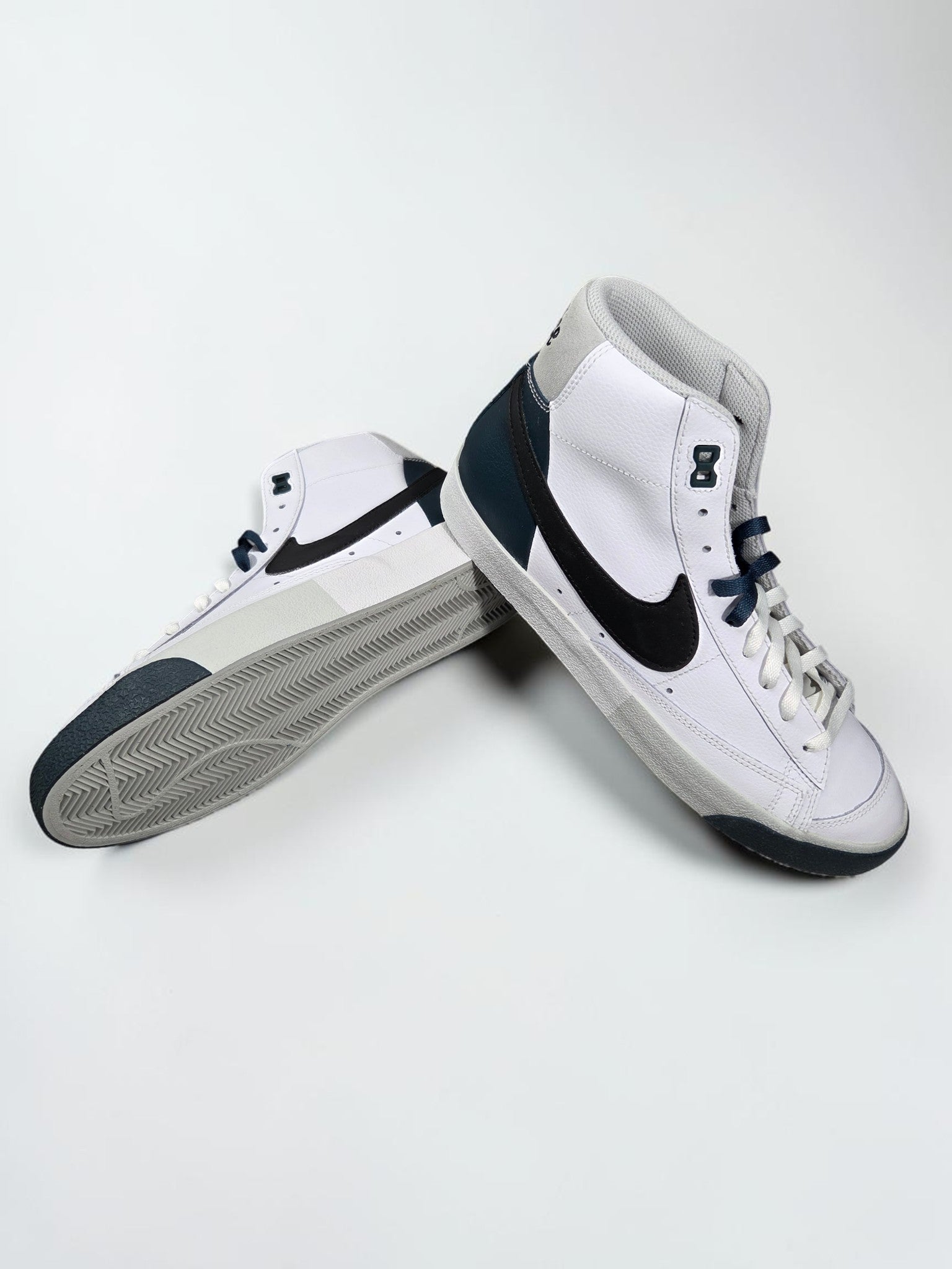 Nike Blazer Mid '77 Premium blanc vue de profil