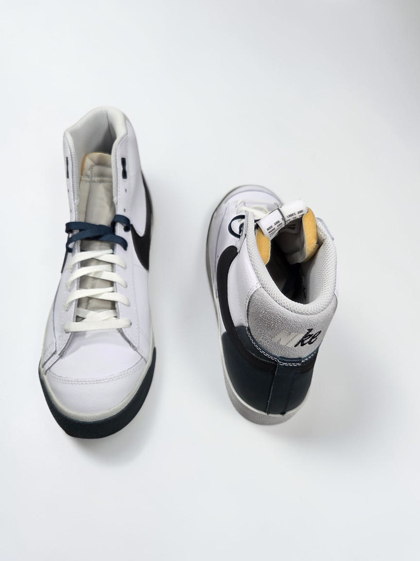 Nike Blazer Mid '77 Premium blanc détail logo