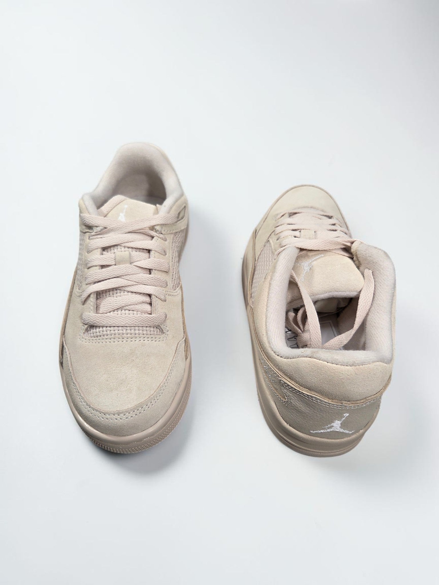 Jordan Flight Court beige beige détail logo