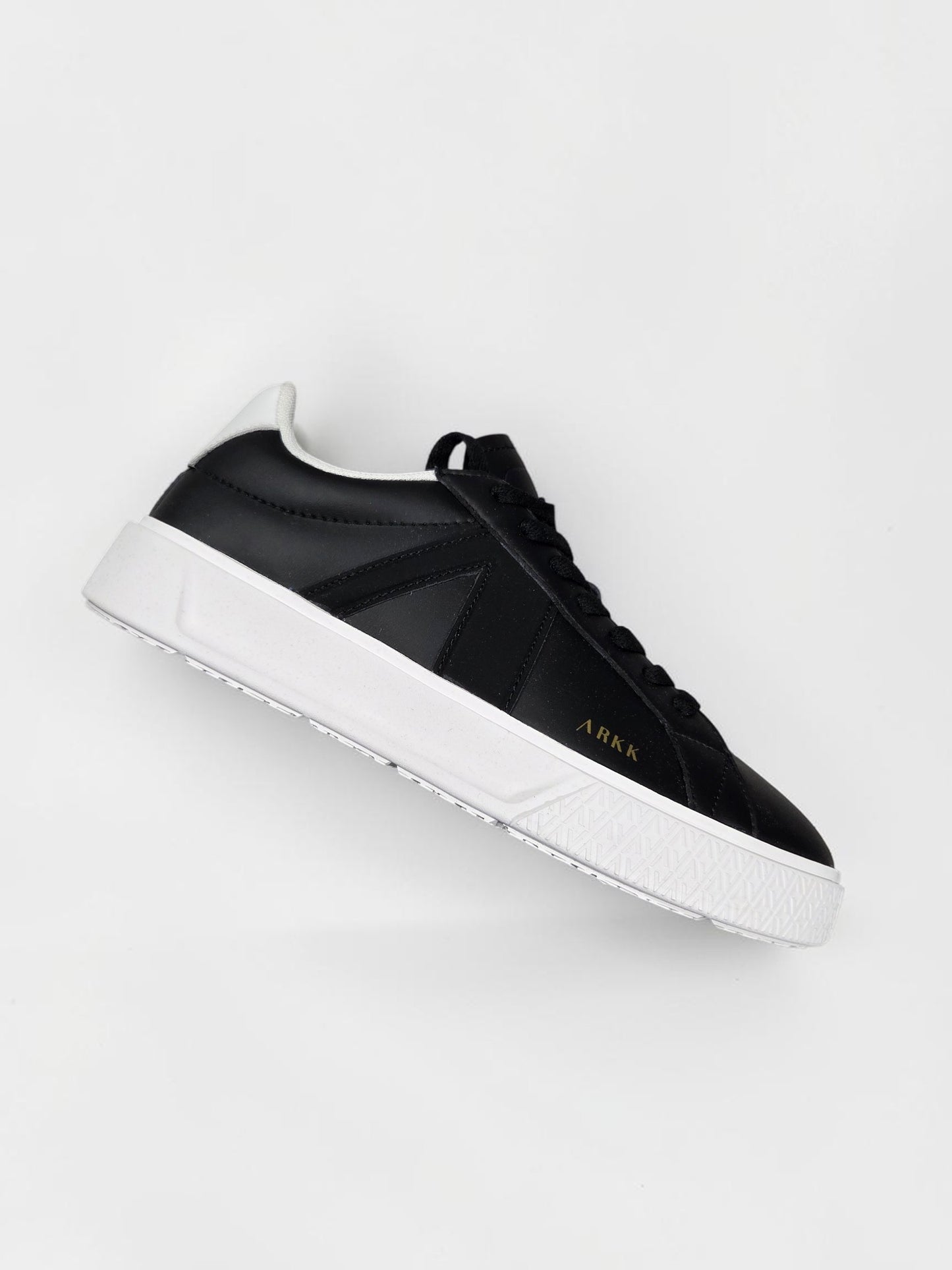 ARKK Copenhagen Essence black noir vue trois quarts