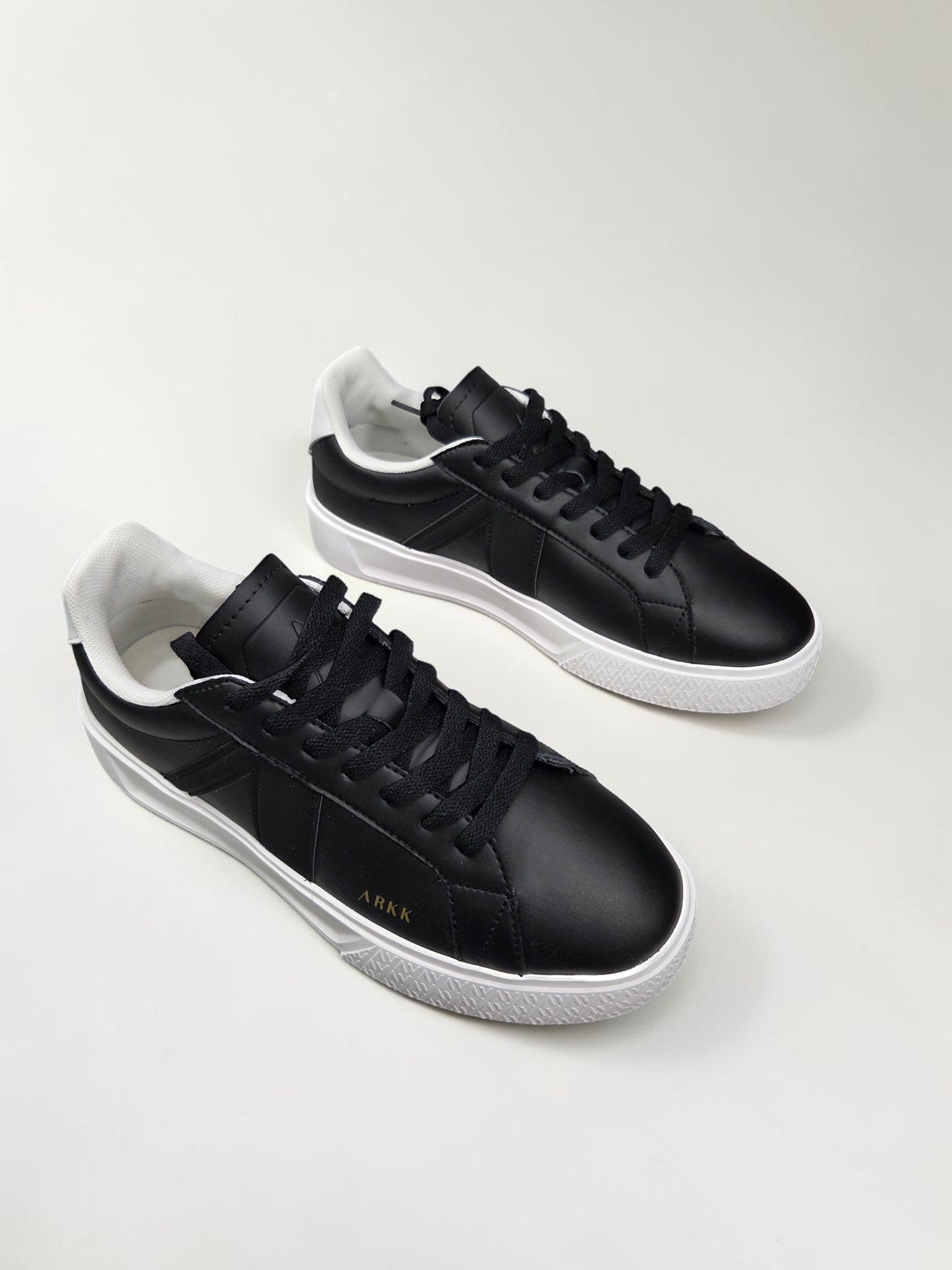 ARKK Copenhagen Essence black noir détail logo