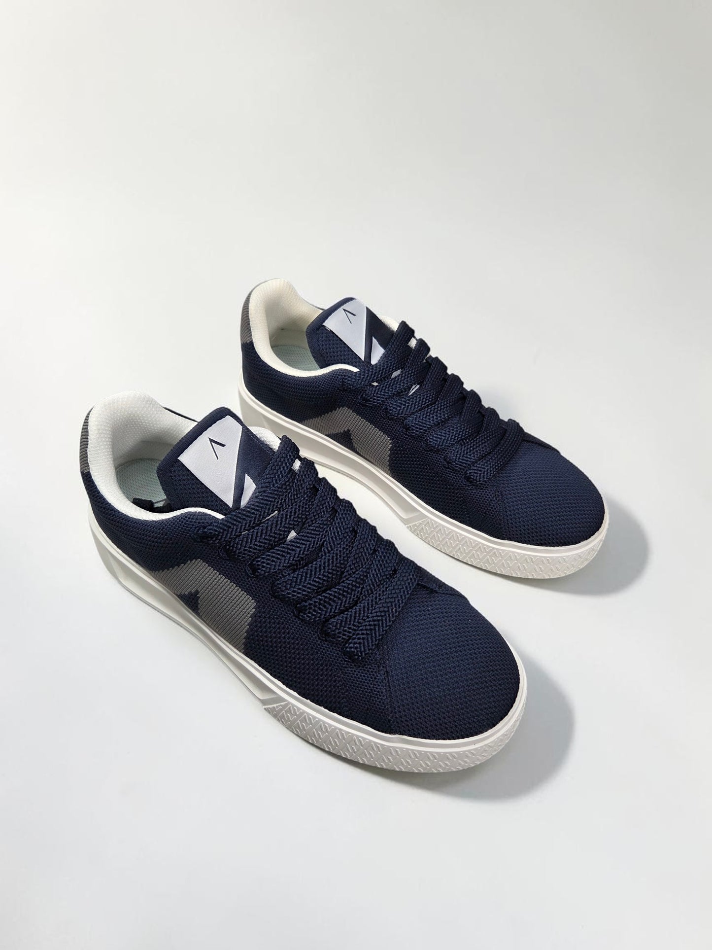ARKK Copenhagen Essence knit academy blue white blanc détail logo