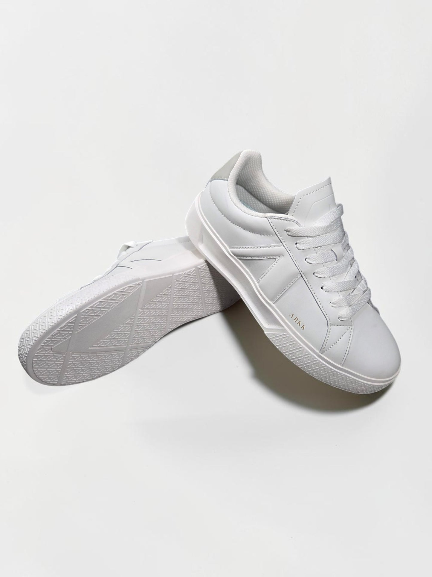 ARKK Copenhagen Essence white blanc vue de profil