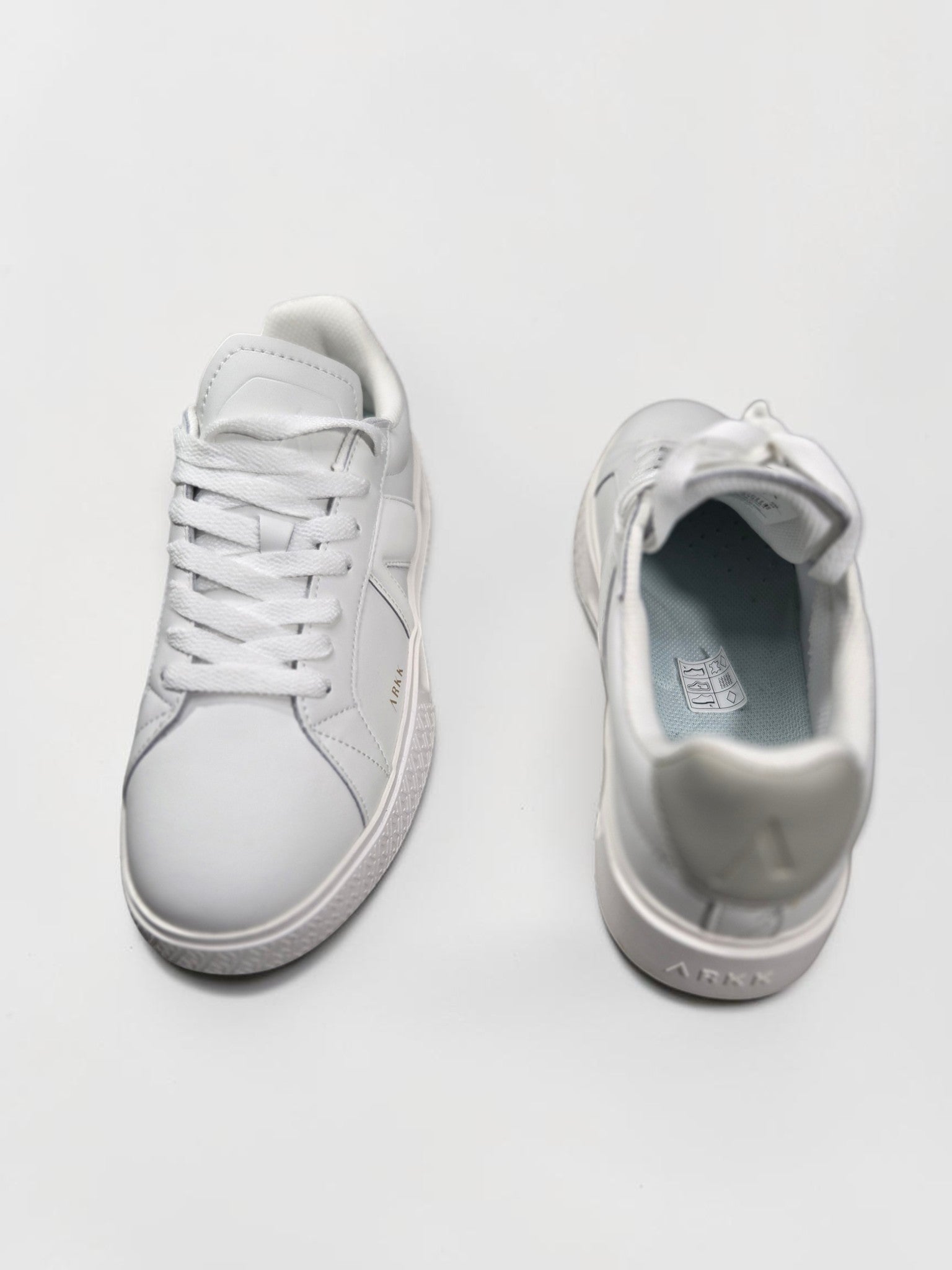 ARKK Copenhagen Essence white blanc détail logo