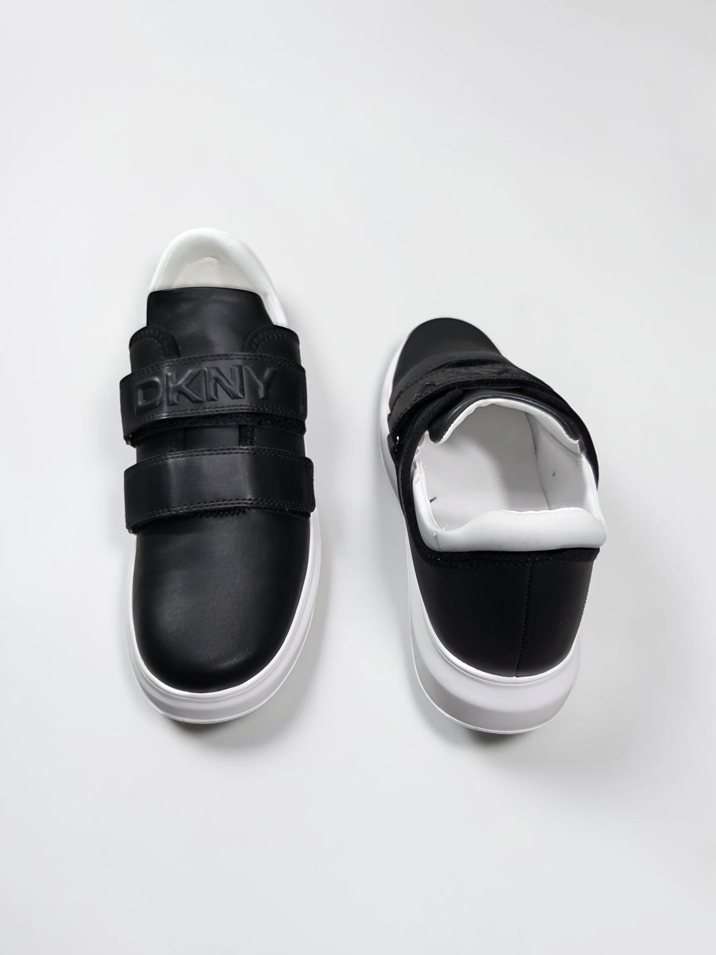 DKNY Jamiah noir détail logo