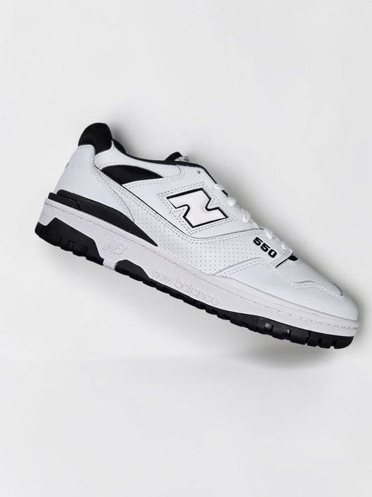 New Balance BB 550 blanche et noire blanc vue trois quarts