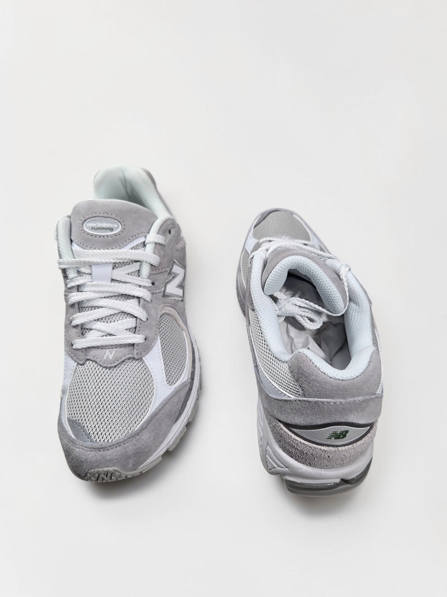 New Balance U2002 grise gris détail logo
