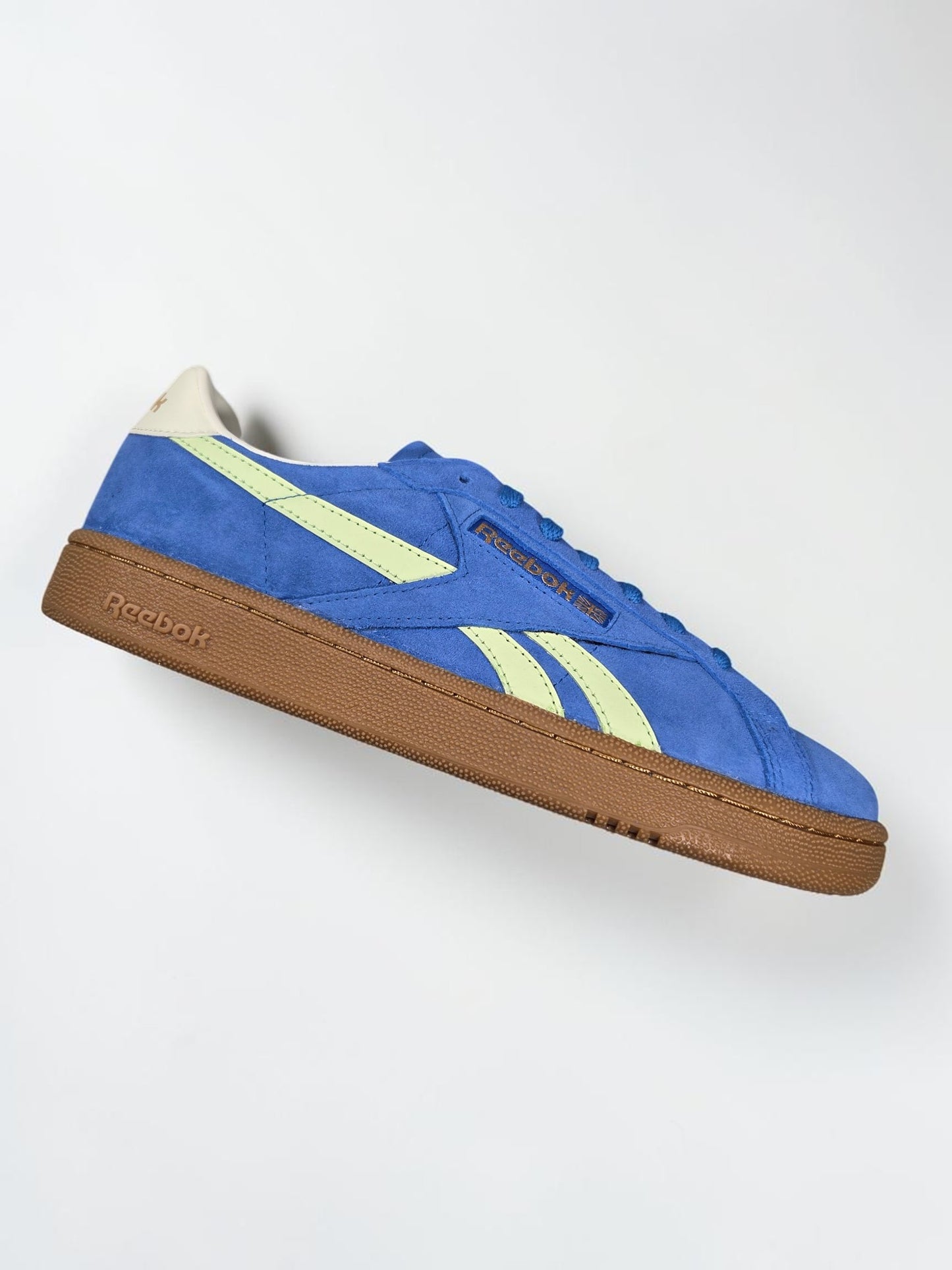 Reebok Club C Ground bleu bleu vue trois quarts