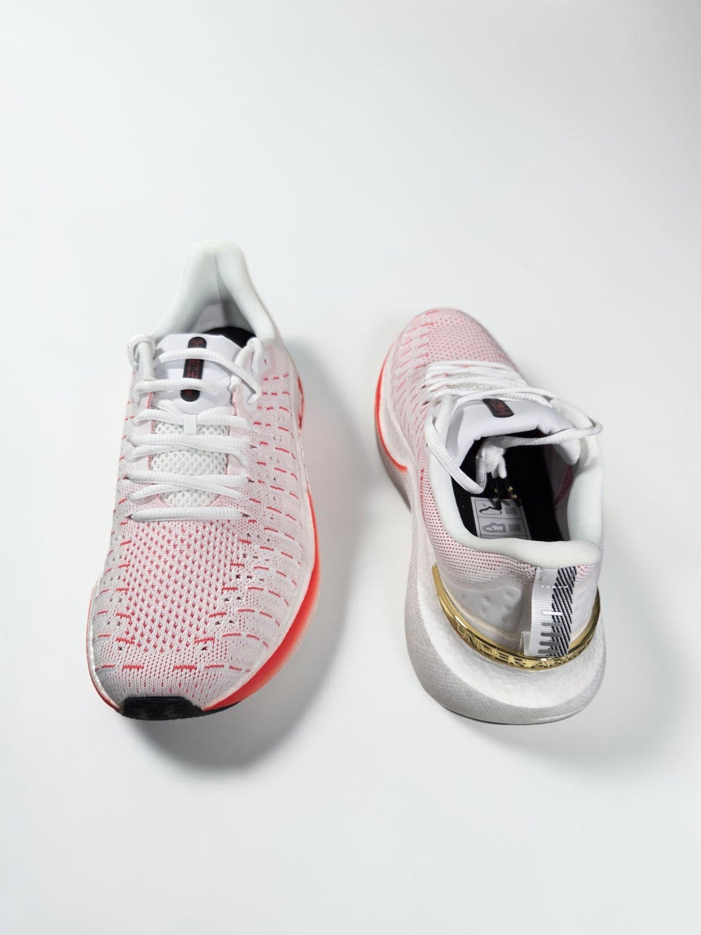 Under Armour Infinite Elite blanc détail logo