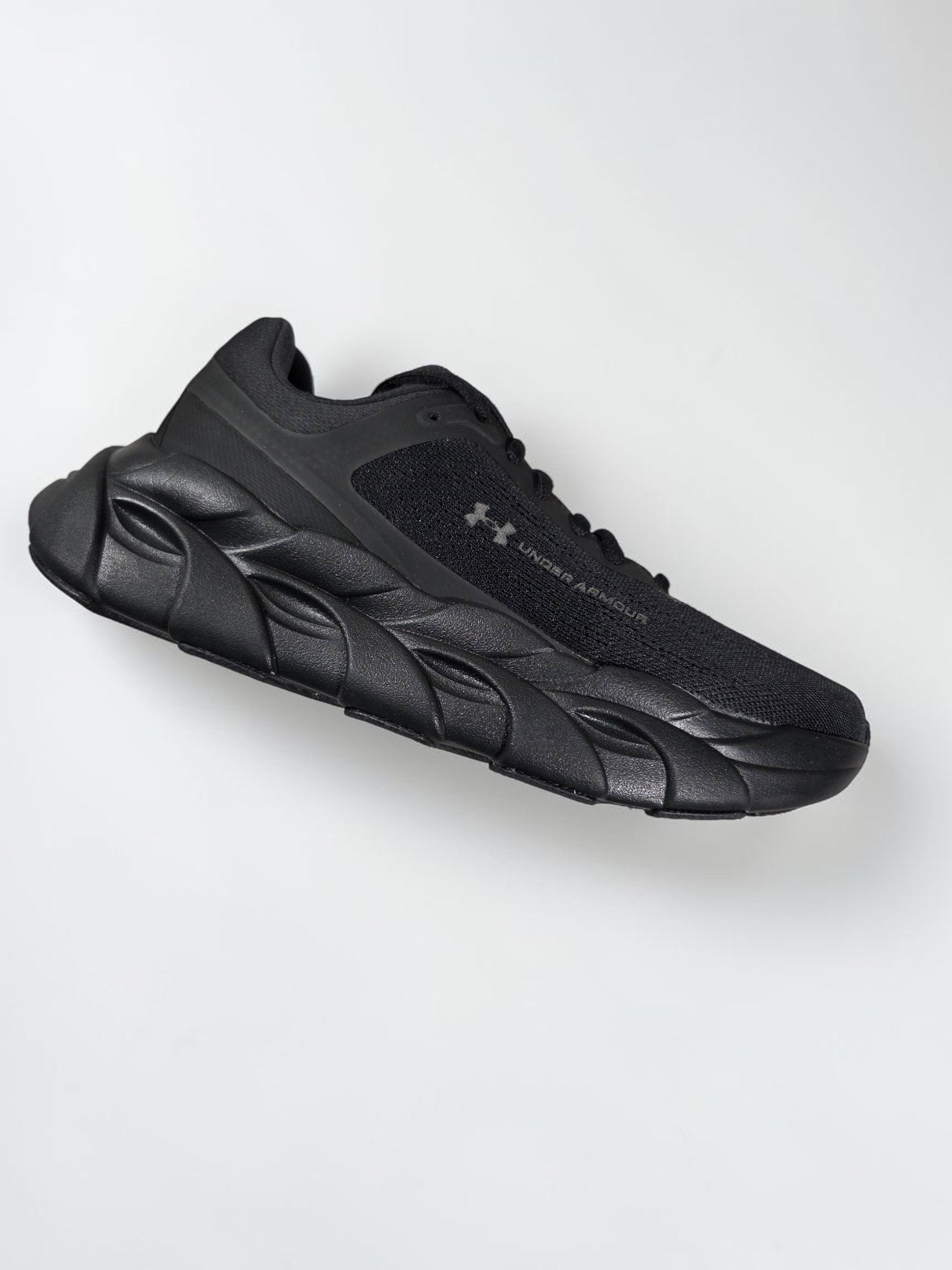 Under Armour Halo Runner noir vue trois quarts