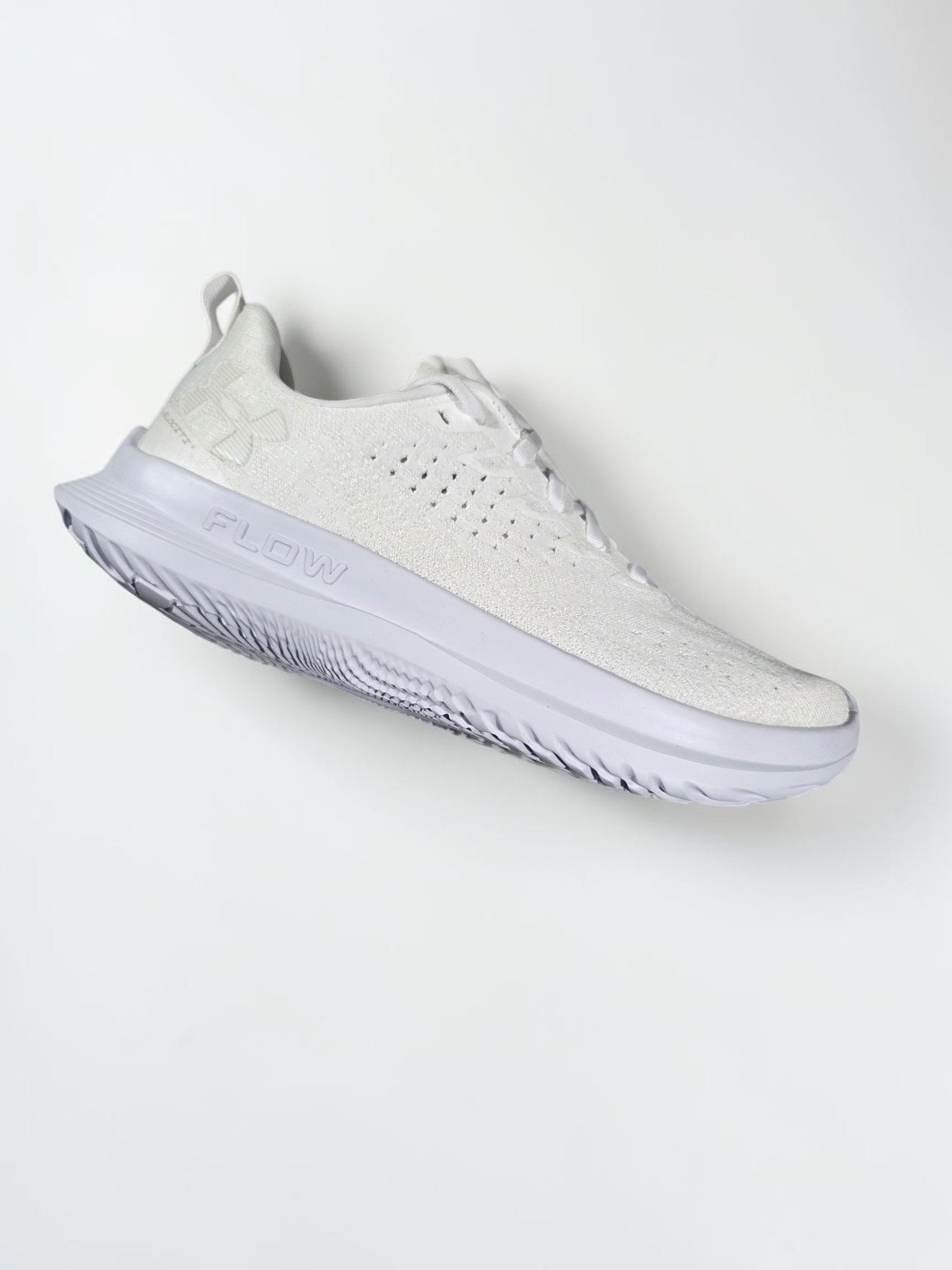Under Armour Velociti 4 blanc vue trois quarts