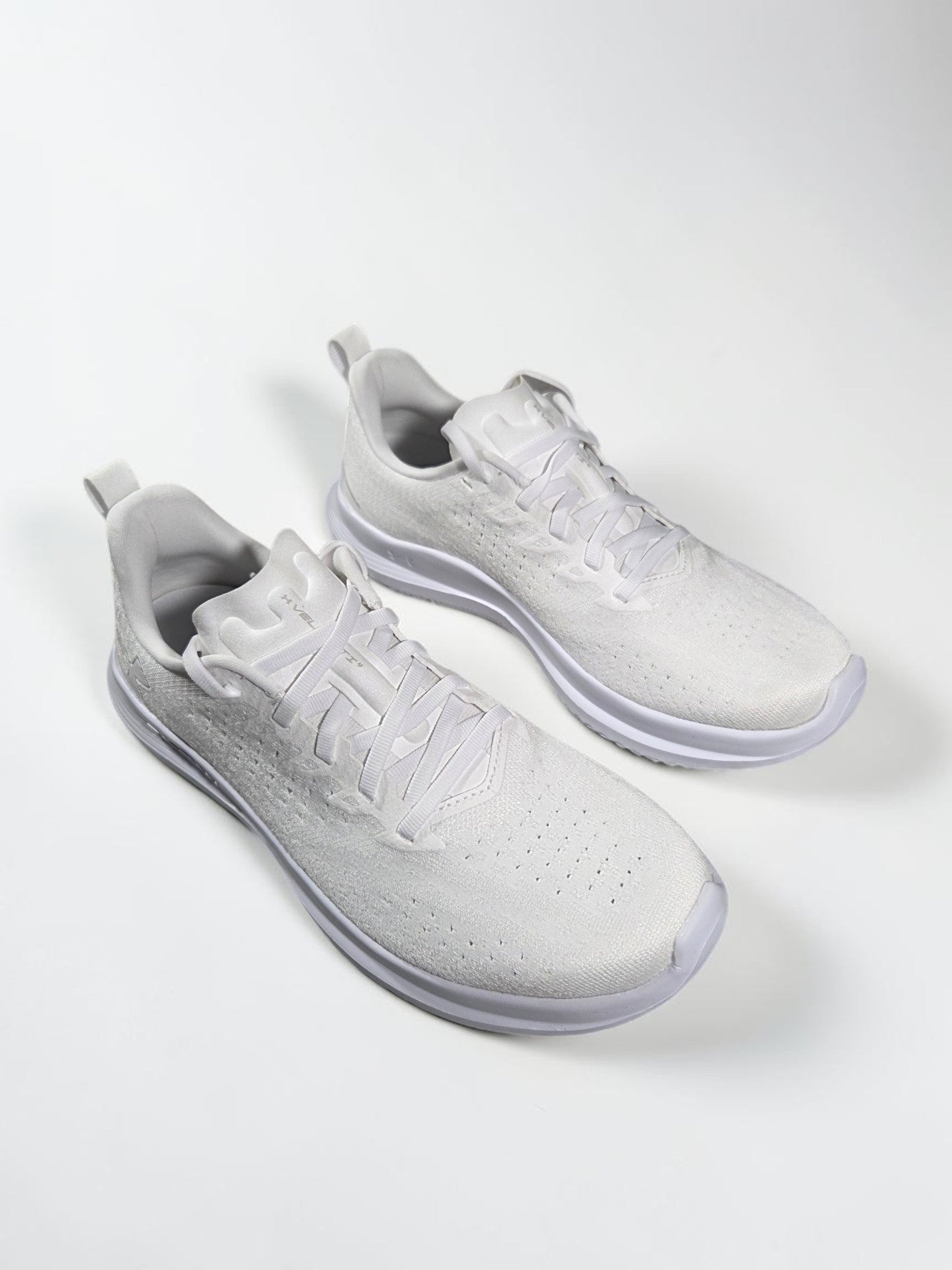 Under Armour Velociti 4 blanc vue de dessus
