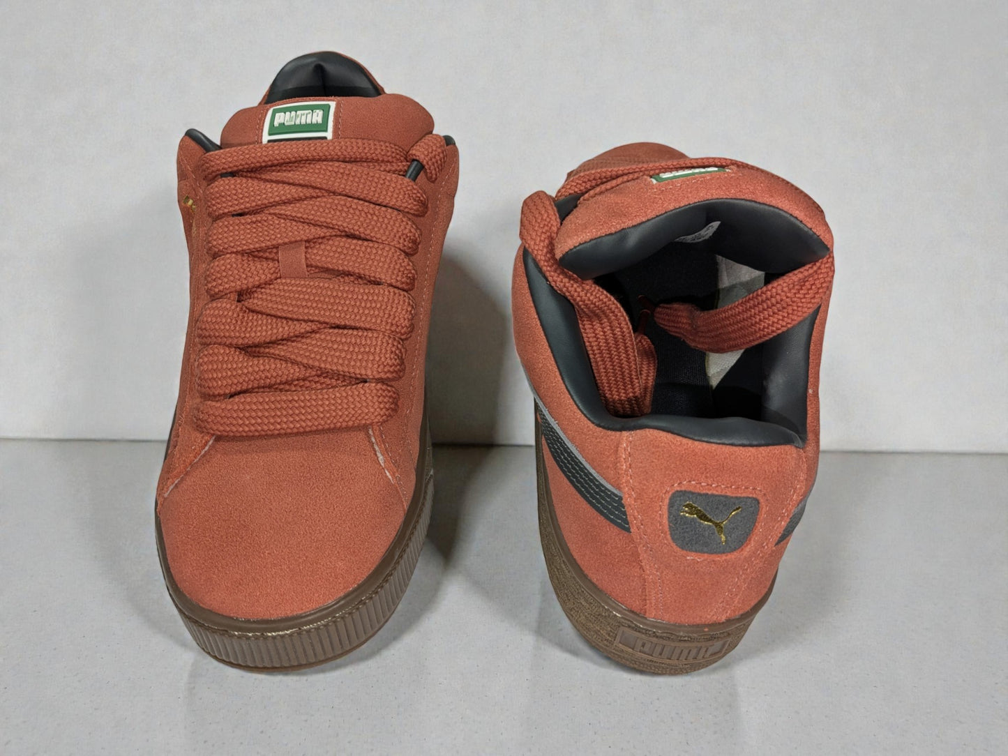 Puma Suede XL noir détail logo