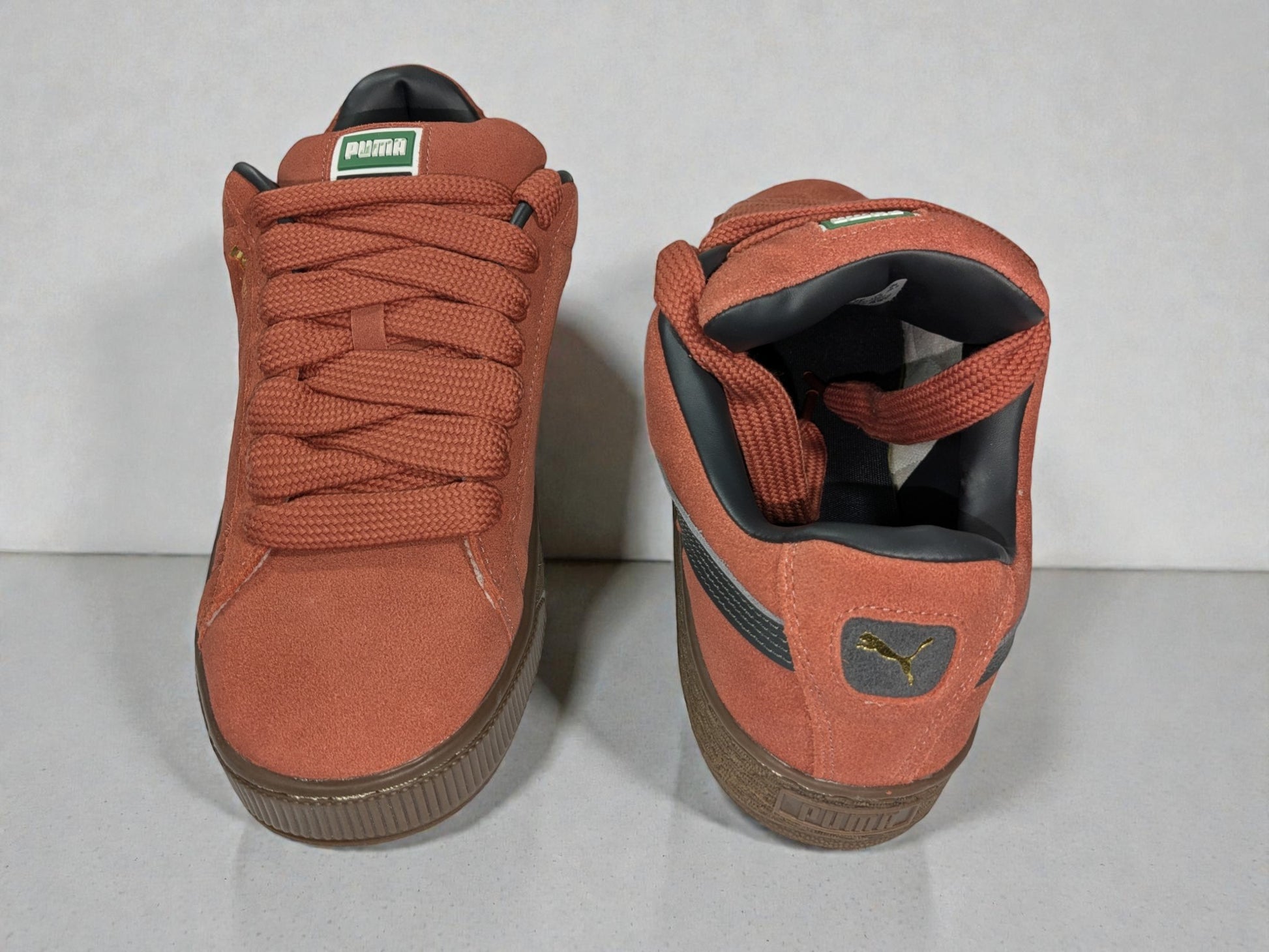 Puma Suede XL noir détail logo