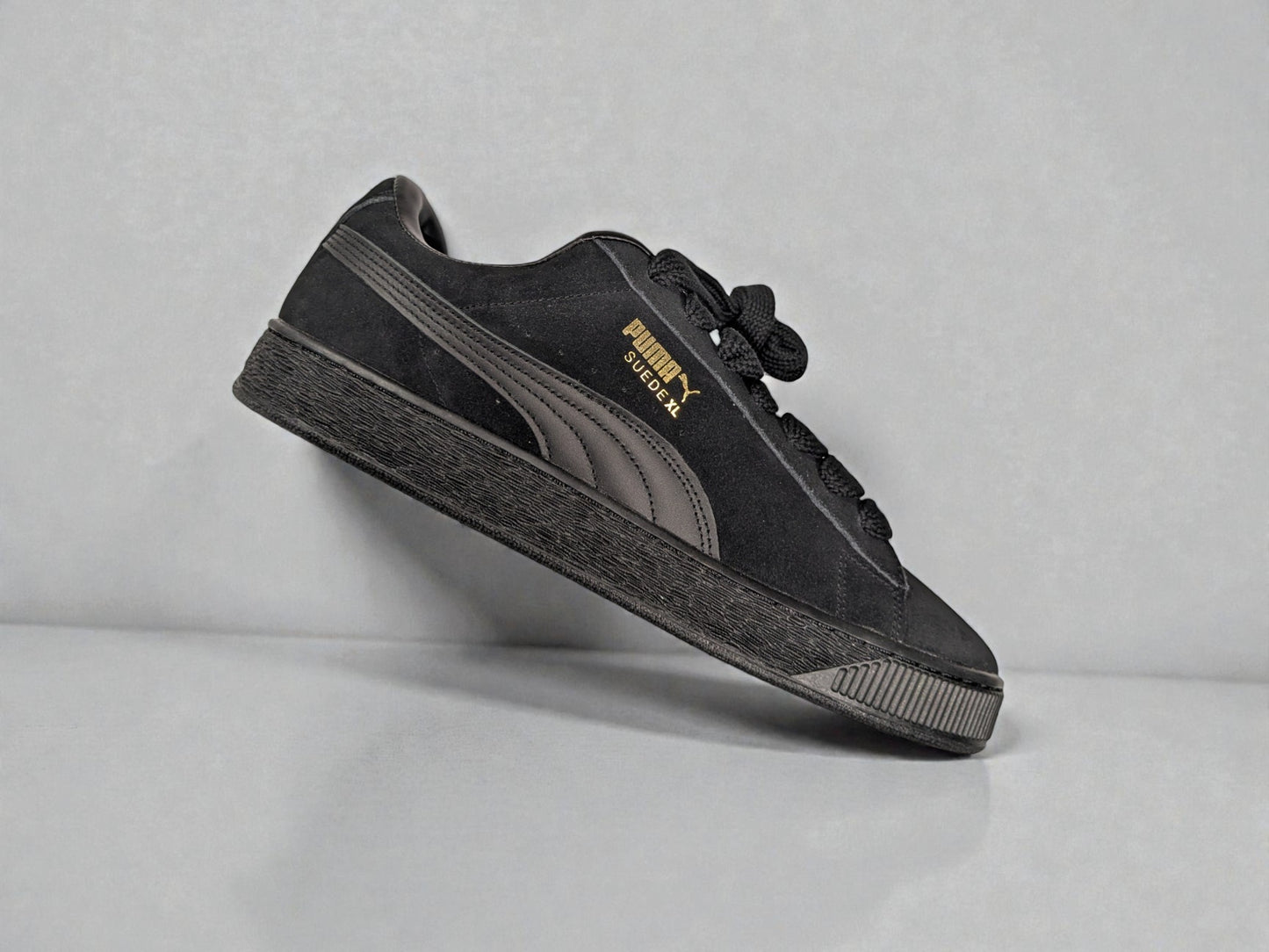 Puma Suede XL noir vue trois quarts
