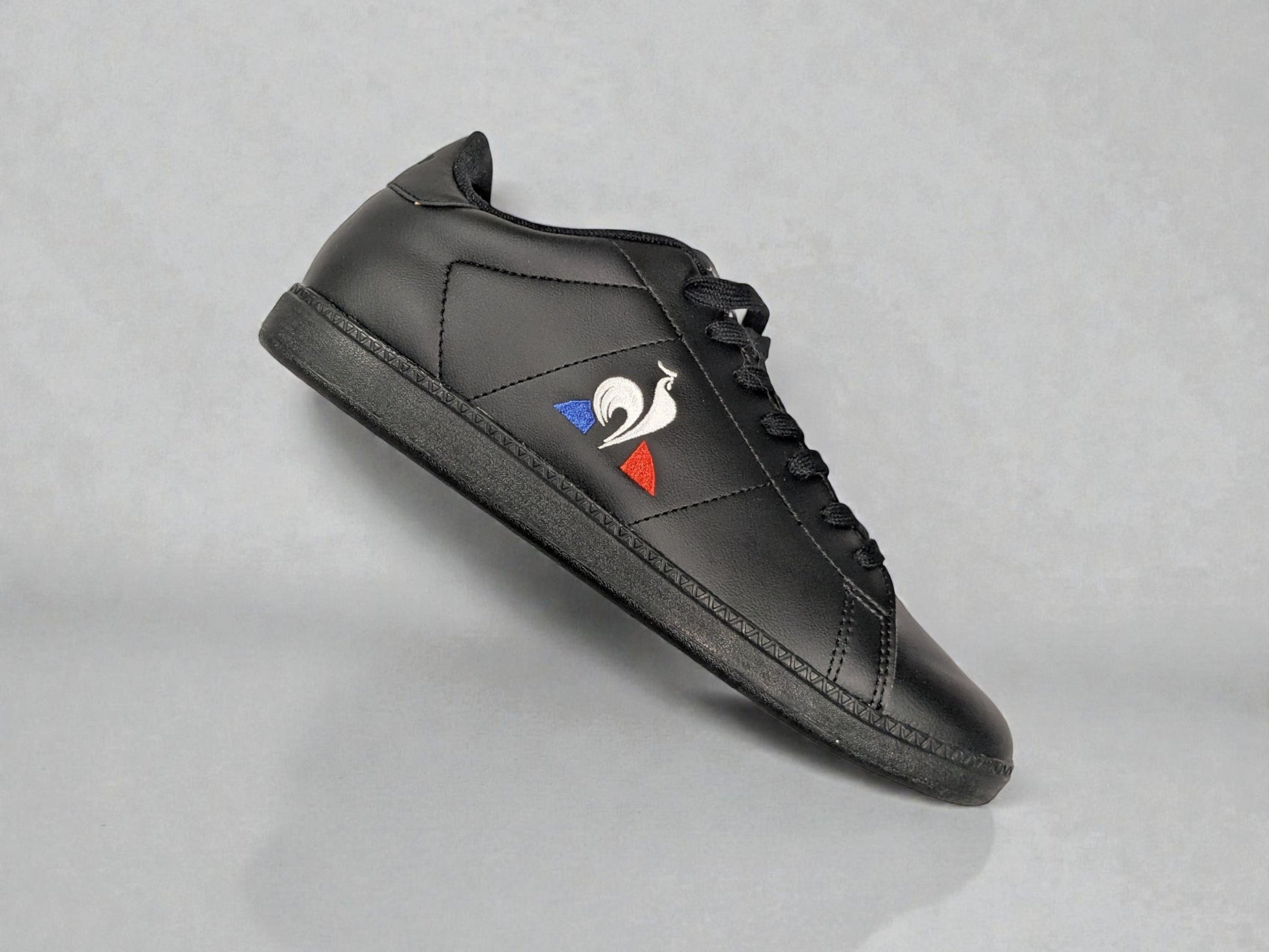 Le Coq Sportif Courtset noir vue trois quarts