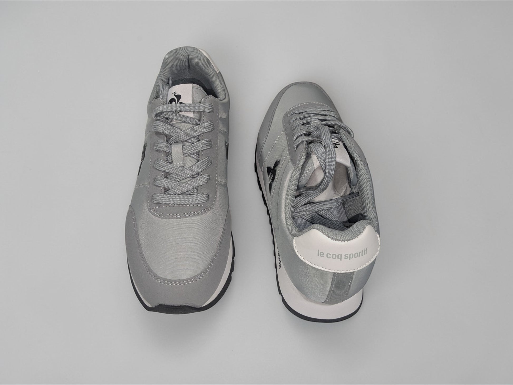 Le Coq Sportif Racerone 2 gris détail logo
