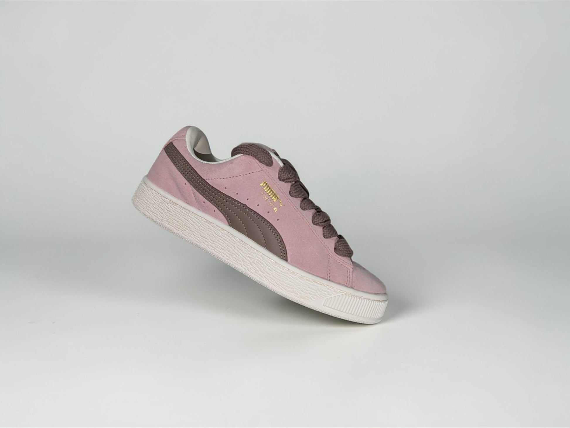 Puma Suede XL rose vue trois quarts
